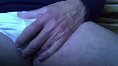 Snapshot of mikeybed chatting on 12/17/24, 12:33 mikeybed online show from 12/17/24, 12:33