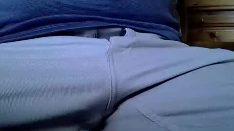 Snapshot of mikeybed chatting on 03/11/25, 01:23 mikeybed online show from 03/11/25, 01:23