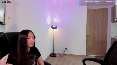 Snapshot of mikeyvioleta chatting on 04/29/26, 09:24 VIOLETAMIKE online show from 04/29/26, 09:24