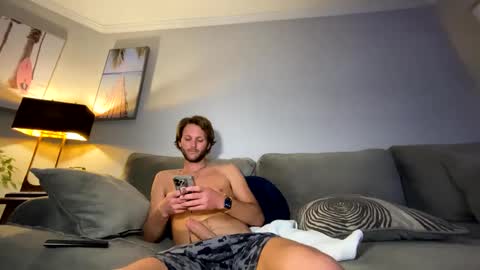 Snapshot of mikeywhite123 chatting on 01/03/25, 03:49 mikeywhite123 online show from 01/03/25, 03:49