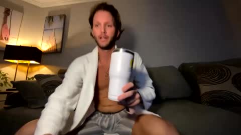 Snapshot of mikeywhite123 chatting on 01/03/25, 08:10 mikeywhite123 online show from 01/03/25, 08:10