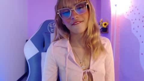 Snapshot of mikka_ela chatting on 09/10/25, 02:06 Mikka 3 online show from 09/10/25, 02:06