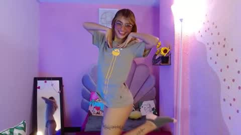 Snapshot of mikka_ela chatting on 09/24/25, 01:47 Mikka 3 online show from 09/24/25, 01:47