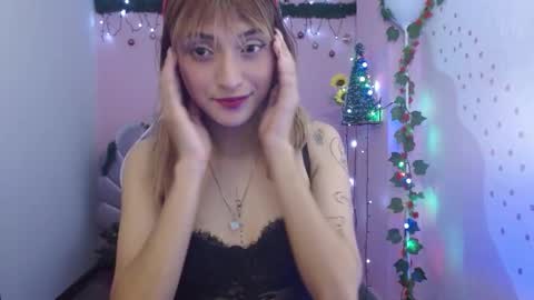 Snapshot of mikka_ela chatting on 12/14/25, 02:11 Mikka 3 online show from 12/14/25, 02:11