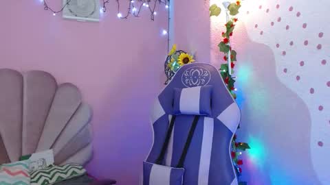 Snapshot of mikka_ela chatting on 03/06/26, 01:18 Mikka 3 online show from 03/06/26, 01:18