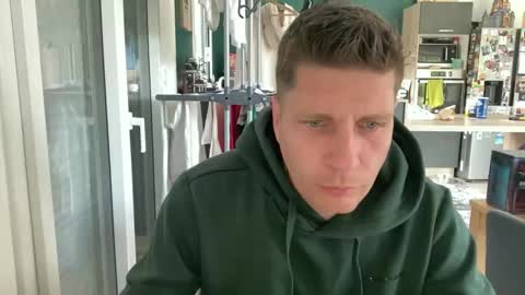 miklp8463 online show from 04/22/26, 08:06