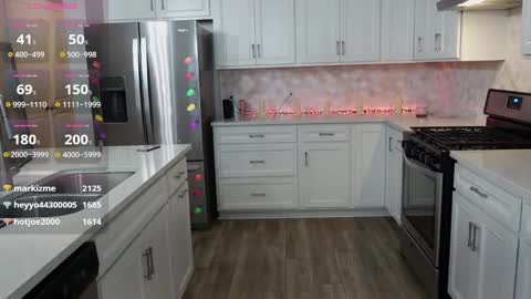 Mikaylah online show from 12/31/24, 01:04