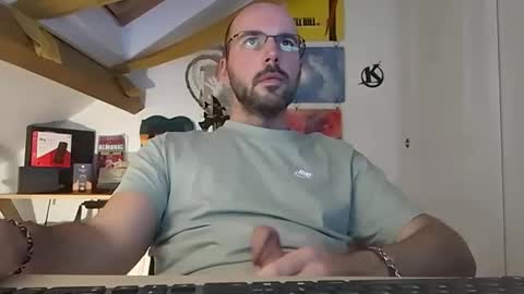 Snapshot of mikmik91 chatting on 12/11/24, 04:20 mikmik91 online show from 12/11/24, 04:20