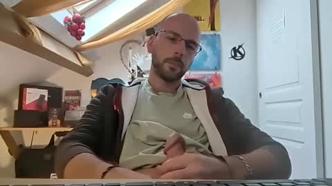 Snapshot of mikmik91 chatting on 12/18/24, 03:00 mikmik91 online show from 12/18/24, 03:00