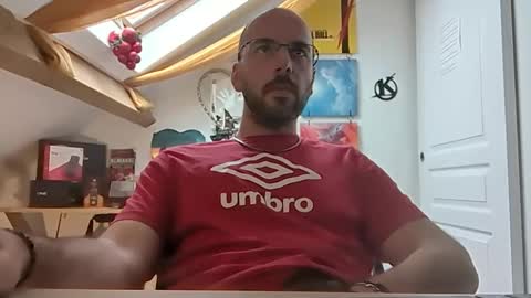 Snapshot of mikmik91 chatting on 12/24/24, 10:33 mikmik91 online show from 12/24/24, 10:33