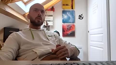 Snapshot of mikmik91 chatting on 03/12/25, 03:51 mikmik91 online show from 03/12/25, 03:51