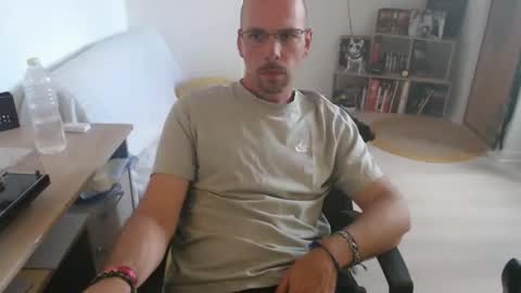 Snapshot of mikmik91 chatting on 09/09/25, 01:54 mikmik91 online show from 09/09/25, 01:54