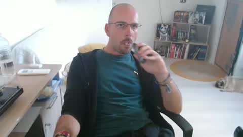 Snapshot of mikmik91 chatting on 09/11/25, 03:45 mikmik91 online show from 09/11/25, 03:45