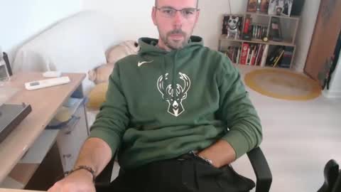 Snapshot of mikmik91 chatting on 09/23/25, 08:39 mikmik91 online show from 09/23/25, 08:39