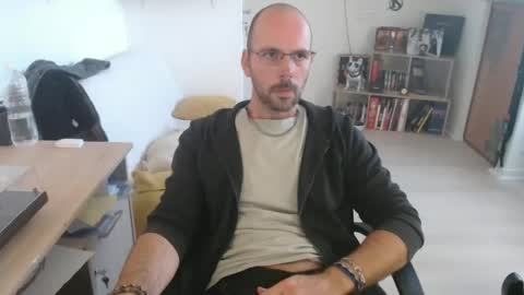 Snapshot of mikmik91 chatting on 09/29/25, 10:20 mikmik91 online show from 09/29/25, 10:20