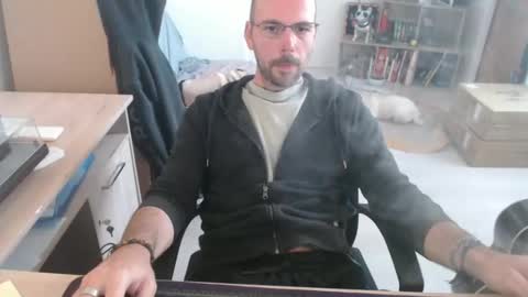 Snapshot of mikmik91 chatting on 10/21/25, 10:49 mikmik91 online show from 10/21/25, 10:49