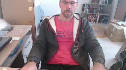 Snapshot of mikmik91 chatting on 10/22/25, 10:04 mikmik91 online show from 10/22/25, 10:04