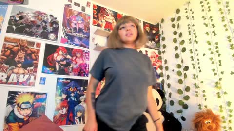 Snapshot of miku_katsuragi chatting on 12/19/24, 03:07   miku katsuragi  online show from 12/19/24, 03:07