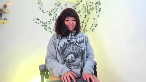 Snapshot of miku_katsuragi chatting on 02/16/25, 05:37   miku katsuragi  online show from 02/16/25, 05:37