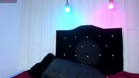 Snapshot of miku_katsuragi chatting on 09/18/25, 02:35   miku katsuragi  online show from 09/18/25, 02:35
