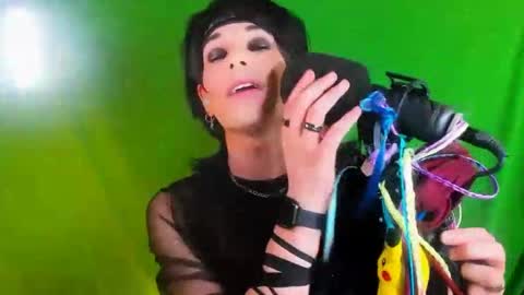 Snapshot of mikylezra chatting on 09/14/25, 11:09 mikylezra online show from 09/14/25, 11:09