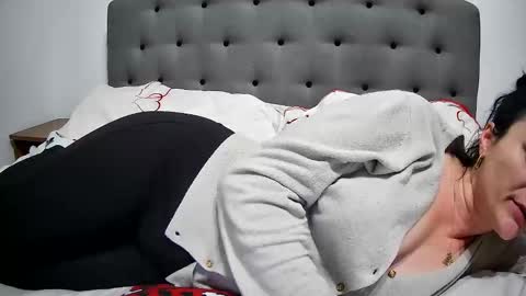 Mikyloveu online show from 02/21/25, 07:43