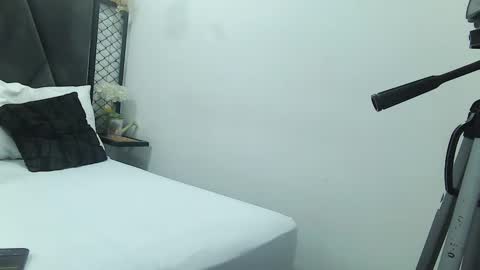 mila_adamss online show from 12/22/24, 11:11