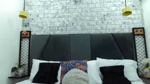 mila_adamss online show from 02/14/25, 10:59