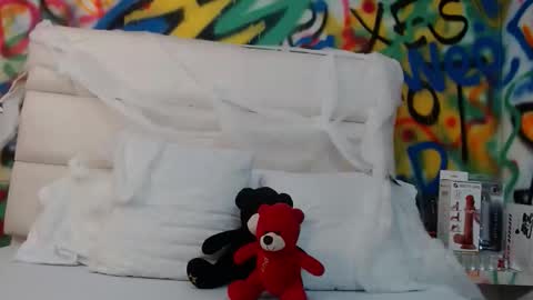 mila_adamss online show from 10/22/25, 11:21