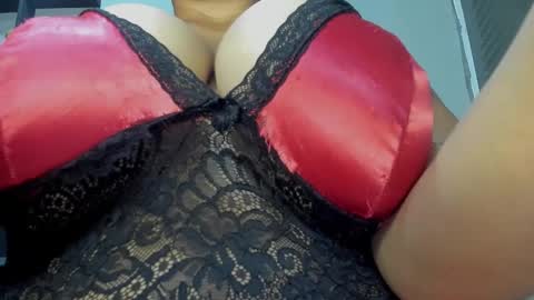 Snapshot of mila_bigboobs chatting on 02/08/25, 09:35 mila online show from 02/08/25, 09:35