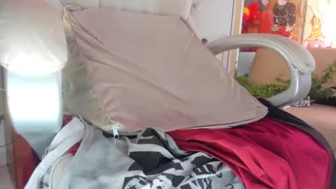 Snapshot of mila_dash chatting on 09/25/25, 12:42 Mila Dash online show from 09/25/25, 12:42