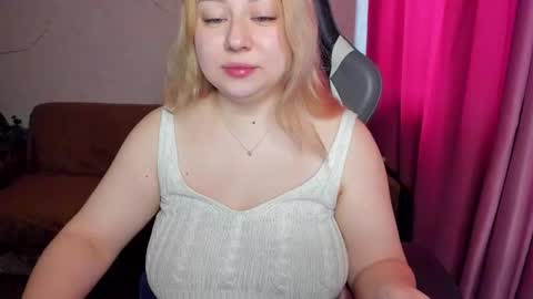 Snapshot of mila_foxxxy chatting on 11/06/25, 08:04 Mila shy sensual person online show from 11/06/25, 08:04