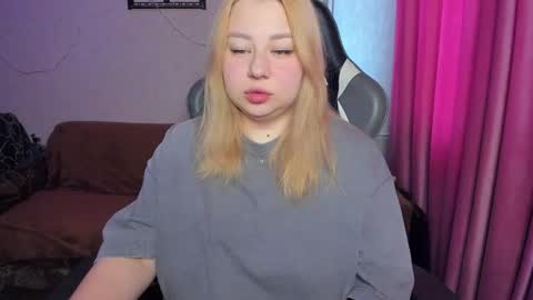 Mila shy sensual person  online show from 11/12/25, 08:59