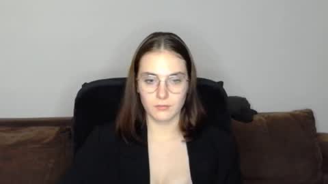 mila_keyy online show from 11/25/25, 09:59