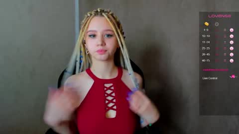 Snapshot of mila_kinor chatting on 12/14/24, 07:18 mila_kinor online show from 12/14/24, 07:18