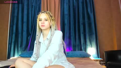 Snapshot of mila_kinor chatting on 12/25/24, 11:11 mila_kinor online show from 12/25/24, 11:11