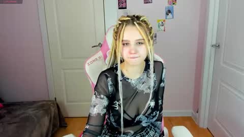 Snapshot of mila_kinor chatting on 12/27/24, 01:53 mila_kinor online show from 12/27/24, 01:53