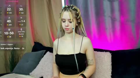Snapshot of mila_kinor chatting on 12/31/24, 04:06 mila_kinor online show from 12/31/24, 04:06