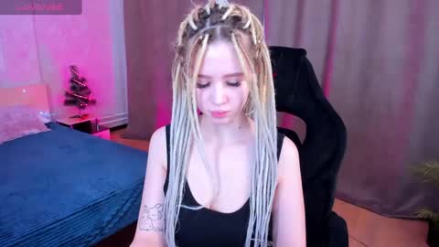 Snapshot of mila_kinor chatting on 01/12/25, 07:21 mila_kinor online show from 01/12/25, 07:21