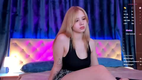 Snapshot of mila_kinor chatting on 02/05/25, 12:06 mila_kinor online show from 02/05/25, 12:06