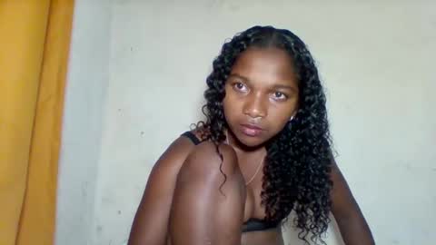 mila_lunah online show from 03/22/26, 12:47