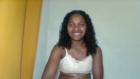 mila_lunah online show from 04/05/26, 07:55