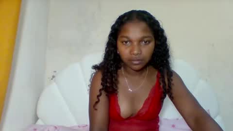 Snapshot of mila_lunah chatting on 05/19/26, 01:44 mila_lunah online show from 05/19/26, 01:44