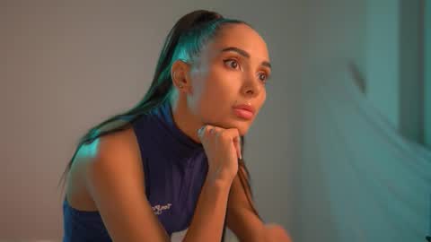 mila may  online show from 09/26/25, 10:47