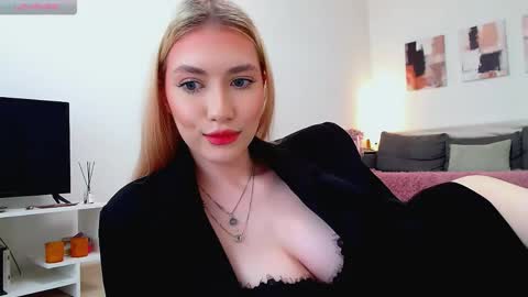 mila nowak online show from 05/07/26, 09:25