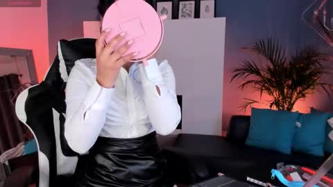 Mila online show from 10/29/25, 11:34