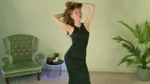 Snapshot of mila_stain chatting on 05/19/26, 07:26 Mila online show from 05/19/26, 07:26