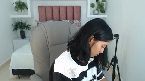 milaa_star online show from 12/19/25, 03:24