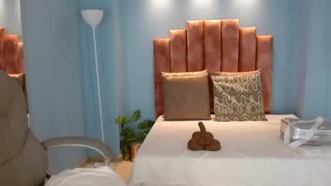 milaa_star online show from 04/18/26, 03:54