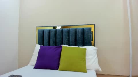 mila online show from 04/17/26, 10:40